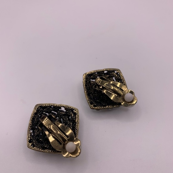 Vintage gold tone square rhinestone clip earrings - Picture 3 of 5